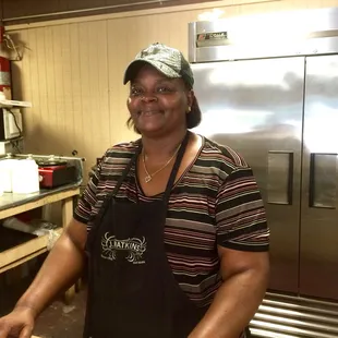 Pitmaster Lisa, (who took over when her dad, G.W., retired), really knows her stuff.