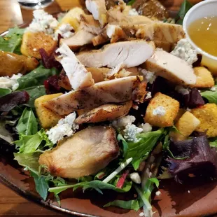 Grilled pear salad with chicken