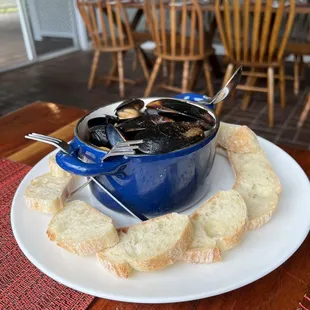 a bowl of mussel and bread