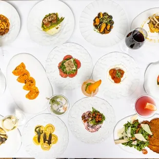 Mezzaluna Carpaccio di Manzo Tagliatelle Bolognese Gnocchi al Nero di Seppia Branzino Grigliato Ravioli Zucca Polpette di Manzo Carpaccio