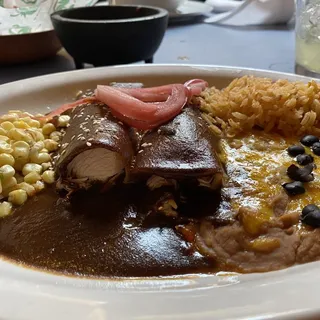 Enchiladas de Pollo con Mole
