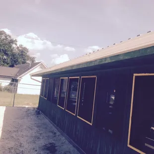 New screens installed also in the smokers section