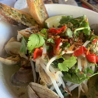 Green Curry Clams