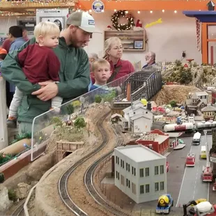 A family viewing the &quot;HO&quot; Layout.