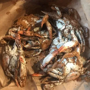 1/2 dozen crabs. $1 on Wednesday's. They are delicious ! The best I had in a long time and they're pretty big.