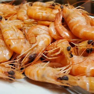 Poached live shrimp