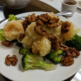 Shrimp and Walnut with Mayo Sauce