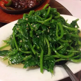 Brasied Pea Pod Stems with Dried Scallop, Crab Meat and Roe