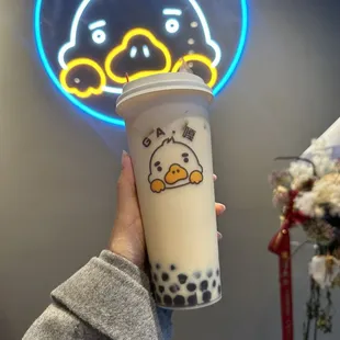 Green milk tea with pearls