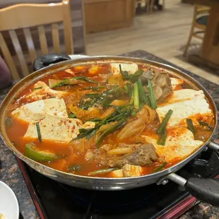 Casserole: the one with pork bones and kimchi