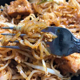 Tofu pad thai made with spaghetti?! These are NOT pad thai noodles...also, not a scallion in sight.