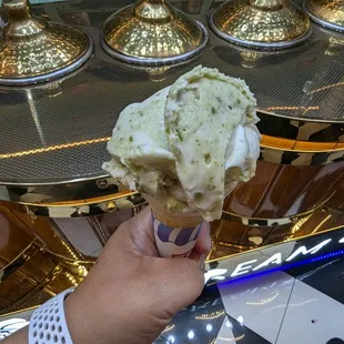 Pistachio (light flavor) grainy gelato texture