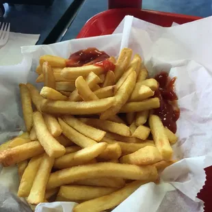 Yummy fries!  Crispy on the outside, tender in the inside and made fresh!  Yummm!