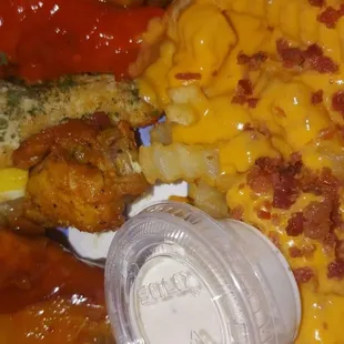 Da Sampler plate! If you're curious about the flavors try this! All 6 flavors with loaded fries