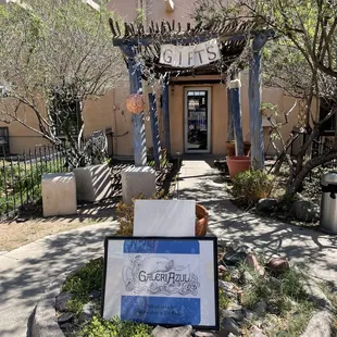 The music will draw you in, Azulejo Gallery