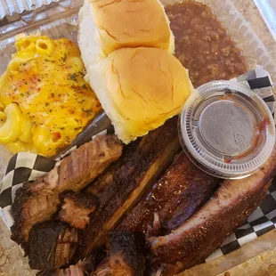 Smacking sides! Mac N Cheese and BBQ baked beans