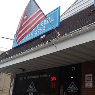 That odd looking flag (maybe Greek?) seems to be in the way of the sign. K den.
