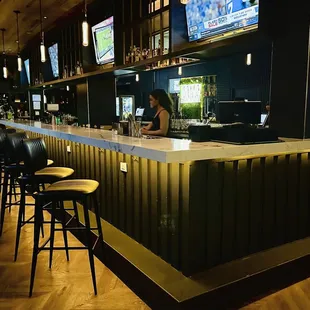 Bar... nicely done, lots of screens to watch sports