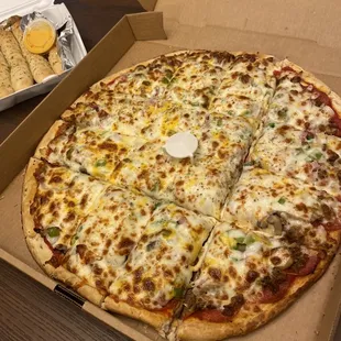 Delux Pizza