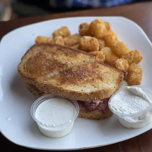 Corn beef sandwich with a side of tater tots