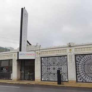 happened by and stopped to check it out but it wasn't open .. so don't go on a Saturday .. this is what I could see from outside