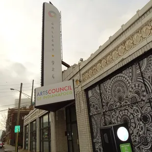 happened by and stopped to check it out but it wasn't open .. so don't go on a Saturday .. this is what I could see from outside