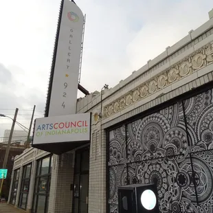 happened by and stopped to check it out but it wasn't open .. so don't go on a Saturday .. this is what I could see from outside