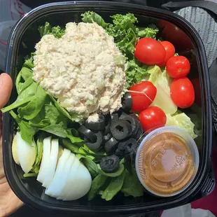 Avocado green salad with tuna added