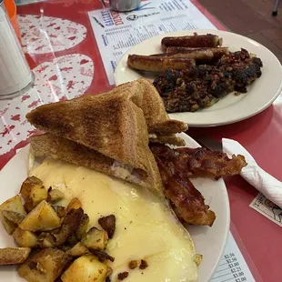 Corned Beef Hash , 2 Eggs , Home Fries , Toast