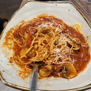 Spaghetti with mushrooms
