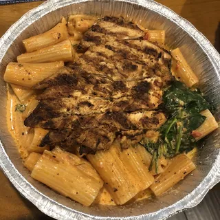 CHICKEN RIGATONI VODKA