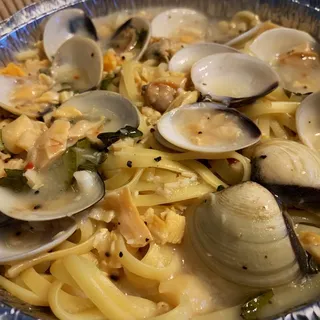 LINGUINE WHITE CLAM SAUCE