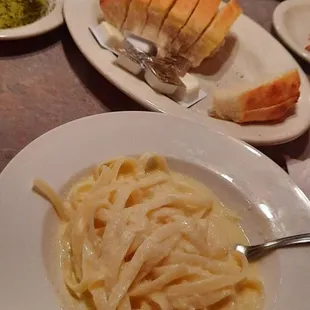 Shared the fettuccine alfredo.