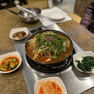 Kamjatang with banchan
