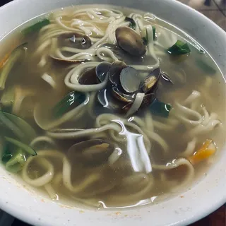 Clam Soup with Noodle