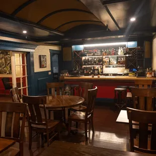 Our cozy Vinifera Room.