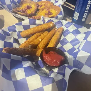 mozzarella sticks- could have been a little meltier, very good seasoning and sauce. definitely within top 5 of cincy.