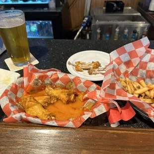 Buffalo garlic wings, tasty a tad over dressed but no complaints