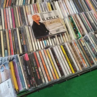 Lol a little R. Kelly sitting on top. Someone was trying to stir up some drama, aye?