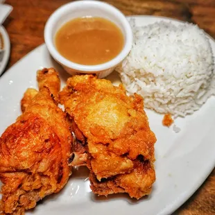 Fried chicken with rice and gravy