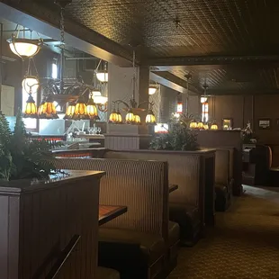 Gander Dancer Bar table seating