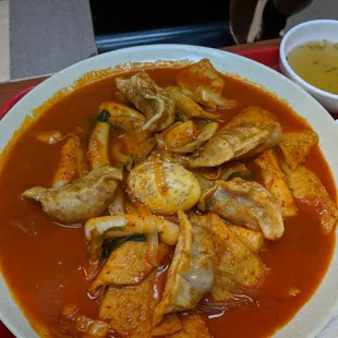 Dduk Bok Gi Mandoo soup