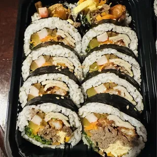 House Special Kimbob (marinated beef, shrimp tempura, pickled jalapeño)!!