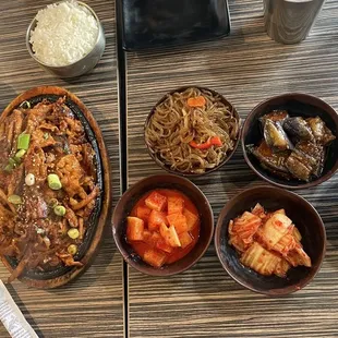 Dwae-ji bulgogi and banchan