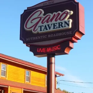 the sign for the restaurant