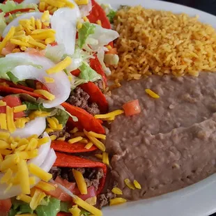 Tacos rojos: filled with ground beef.