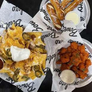 Nachos, pretzel, Buffalo cauliflower