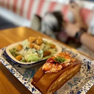 Connecticut Lobster Roll (warm)