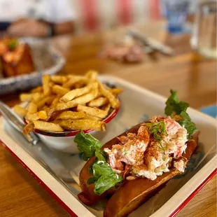Maine Lobster Roll (chilled)