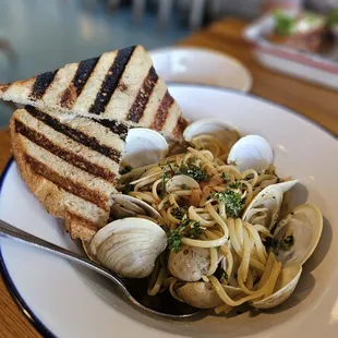 Clams linguine